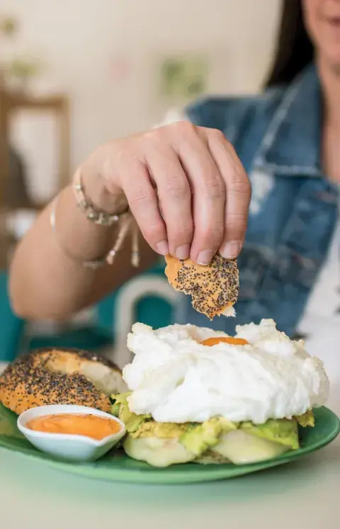 Muy instagrameable: el famoso huevo nube de Bigba café. Muy instagrameable: el famoso huevo nube de Bigba café.