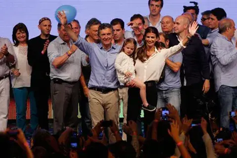 Juliana y Mauricio, celebrando la victoria del PRO en las últimas elecciones presidenciales Juliana y Mauricio, celebrando la victoria del PRO en las últimas elecciones presidenciales