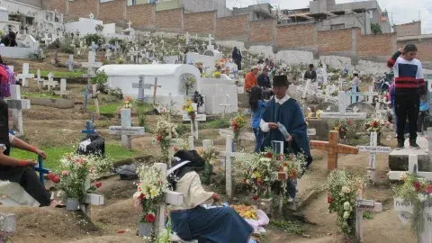 El cementerio indígena de Otavalo, a 100 km de Quito El cementerio indígena de Otavalo, a 100 km de Quito