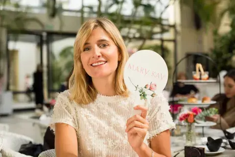 Lulu Biaus y el estilo ladylike que caracteriza a la bloggera, muy a tono con el encuentro, que estuvo divinamente ambientado con flores Lulu Biaus y el estilo ladylike que caracteriza a la bloggera, muy a tono con el encuentro, que estuvo divinamente ambientado con flores