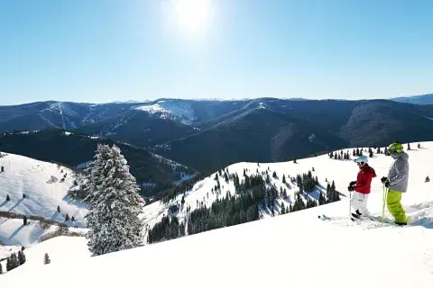 Las clases de esquí pueden ser grupales o invividuales, podés reservarlas online en www.vail.com Las clases de esquí pueden ser grupales o invividuales, podés reservarlas online en www.vail.com