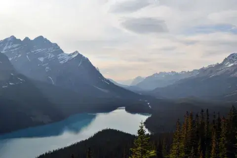 Fotografías con paisajes de montañas pacíficas son una gran opción Fotografías con paisajes de montañas pacíficas son una gran opción