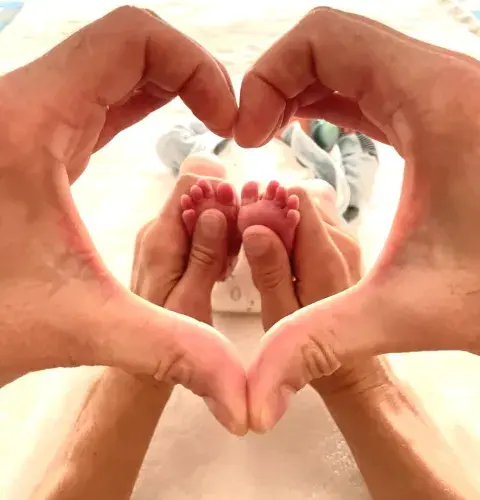 Gastón y Nico atraviesan un tiempo de redescubrirse como pareja y como familia, con la llegada de Bautista Gastón y Nico atraviesan un tiempo de redescubrirse como pareja y como familia, con la llegada de Bautista