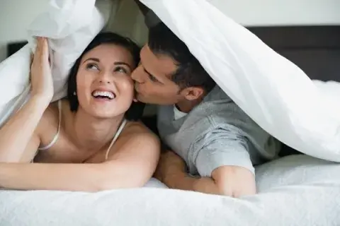 ¿Sabías que la actividad sexual, también, te ayuda a fabricar anticuerpos para combatir a los virus responsables de las gripes y los resfríos? ¿Sabías que la actividad sexual, también, te ayuda a fabricar anticuerpos para combatir a los virus responsables de las gripes y los resfríos?