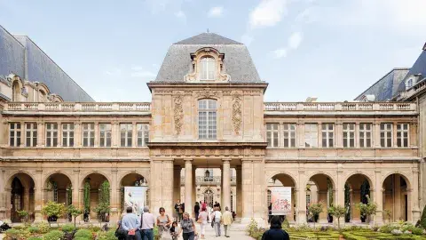 El Museo Carnavalet, que muestra la historia de París en un impresionante palacio urbano, es gratuito. Crédito: Marc Bertrand / Paris Tourist Office / dpa-tmn El Museo Carnavalet, que muestra la historia de París en un impresionante palacio urbano, es gratuito. Crédito: Marc Bertrand / Paris Tourist Office / dpa-tmn