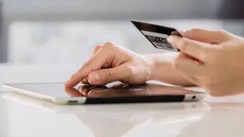 La devolución de los impuestos puede ser en efectivo o como reintegro en la tarjeta de crédito La devolución de los impuestos puede ser en efectivo o como reintegro en la tarjeta de crédito
