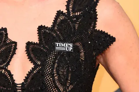 El pin que nos hubiera gustado ver en la noche de los Oscars, pero que lamentablemente pasó rápidamente al olvido El pin que nos hubiera gustado ver en la noche de los Oscars, pero que lamentablemente pasó rápidamente al olvido