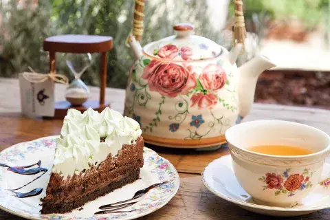 En Queriéndote, la hora del té se disfruta con algo dulce En Queriéndote, la hora del té se disfruta con algo dulce