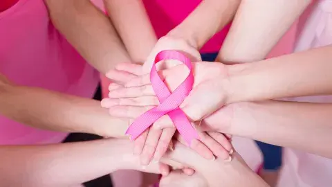 La detección precoz y temprana es el objetivo de las campañas de octubre que vemos en redes sociales, publicidades televisivas y campañas gráficas de todo el mundo.