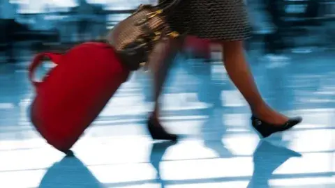 Si vas a correr con una conexión, más vale que intentes sentarte adelante