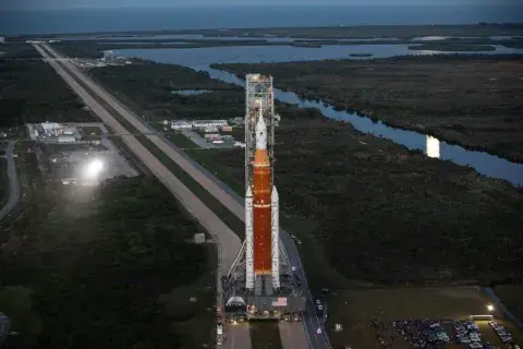 El lanzamiento de Artemis 1 está programado para mayo de este año; sería una misión no tripulada cuyo objetivo es ir hasta la Luna; para esto usarán el gigantesco SLS el cohete más potente de la NASA El lanzamiento de Artemis 1 está programado para mayo de este año; sería una misión no tripulada cuyo objetivo es ir hasta la Luna; para esto usarán el gigantesco SLS el cohete más potente de la NASA