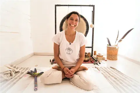 Anabel, en Casa Isis, un centro de terapias holísticas en donde se realizan tratamientos como el masaje a cuatro manos, entre otras terapias Anabel, en Casa Isis, un centro de terapias holísticas en donde se realizan tratamientos como el masaje a cuatro manos, entre otras terapias