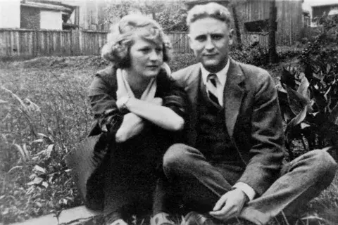 Zelda y F. Scott Fitzgerald en 1919 Zelda y F. Scott Fitzgerald en 1919
