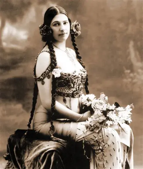 Mata Hari durante la Primera Guerra Mundial cumplió un rol fundamental como espía para Alemania. Mata Hari durante la Primera Guerra Mundial cumplió un rol fundamental como espía para Alemania.