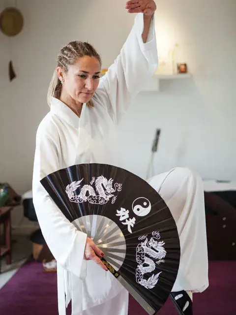 La instructora Alejandra Olivaen Tai Kang La instructora Alejandra Olivaen Tai Kang