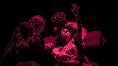 Como una perra en un descampado; Crédito: Silvana D. Galdi Como una perra en un descampado; Crédito: Silvana D. Galdi