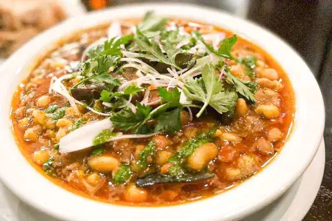 Locro vegan de maíz partido. Foto: Isla Flotante Comidas Locro vegan de maíz partido. Foto: Isla Flotante Comidas