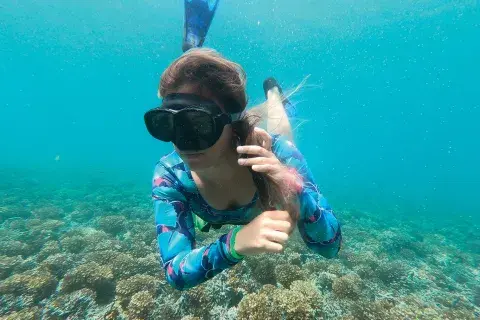 Martina es periodista ambiental, viajera, ecologista, protectora del océano e instructora de buceo. Dirigió Missing Sharks, un documental sobre la caza de tiburones en Panamá. Martina es periodista ambiental, viajera, ecologista, protectora del océano e instructora de buceo. Dirigió Missing Sharks, un documental sobre la caza de tiburones en Panamá.