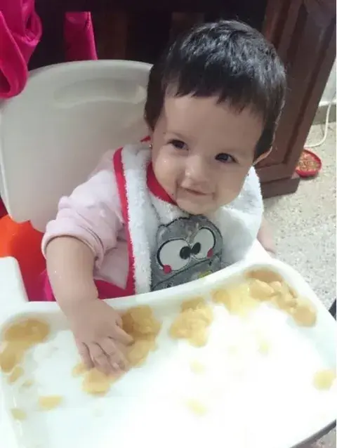 Francisca, 6 meses, segunda comida Francisca, 6 meses, segunda comida