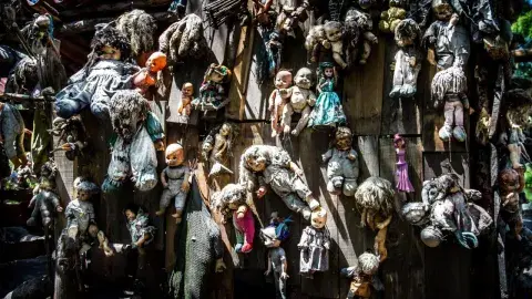 La Isla de Muñecas de México, en Xochimilco La Isla de Muñecas de México, en Xochimilco