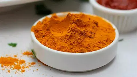 La cúrcuma no aporta sabor a las comidas pero es muy sutilmente picante La cúrcuma no aporta sabor a las comidas pero es muy sutilmente picante