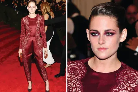 Kristen Stewart apostó al color cereza de pies a cabeza...y acertó. Kristen Stewart apostó al color cereza de pies a cabeza...y acertó.