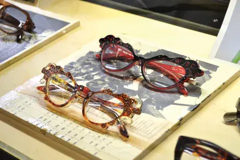 El lugar es increíble: un antiguo almacén de semillas de 1881 que ahora es local de una tienda de lentes de diseño El lugar es increíble: un antiguo almacén de semillas de 1881 que ahora es local de una tienda de lentes de diseño