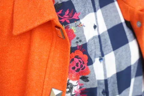 Camisa, pantalón y tapado: Desiderata Cartera: Squash Camisa, pantalón y tapado: Desiderata Cartera: Squash