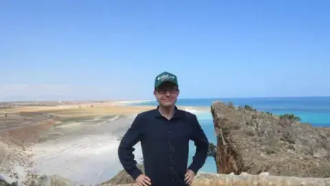 "Yo en la isla de Socotra (Yemen). Uno de mis lugares favoritos en el mundo". "Yo en la isla de Socotra (Yemen). Uno de mis lugares favoritos en el mundo".