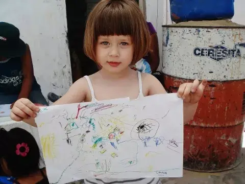 Chinita en diciembre de 2011, "haciendo un trabajo" con mami en el centro comunitario de Villa Celina. Y hoy, de nuevo, si podemos, ¡estará comentándoles! Chinita en diciembre de 2011, "haciendo un trabajo" con mami en el centro comunitario de Villa Celina. Y hoy, de nuevo, si podemos, ¡estará comentándoles!