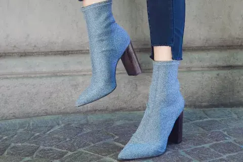 Jean crop (Complot $1290), sock boot (Mishka $4280). Jean crop (Complot $1290), sock boot (Mishka $4280).