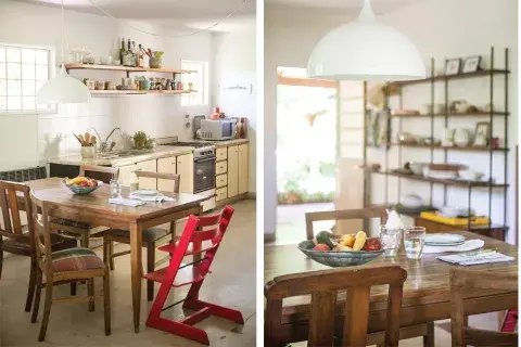 La mesa de la cocina es de los años 50 y combina perfecto con las sillas que heredó de su abuela a la que le sumó la silla stokke tripp trapp roja. Las estanterías son de madera paraíso y las ménsulas de hierro La mesa de la cocina es de los años 50 y combina perfecto con las sillas que heredó de su abuela a la que le sumó la silla stokke tripp trapp roja. Las estanterías son de madera paraíso y las ménsulas de hierro
