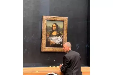 Cómo quedó la Mona Lisa después del ataque. Foto: Twitter Cómo quedó la Mona Lisa después del ataque. Foto: Twitter