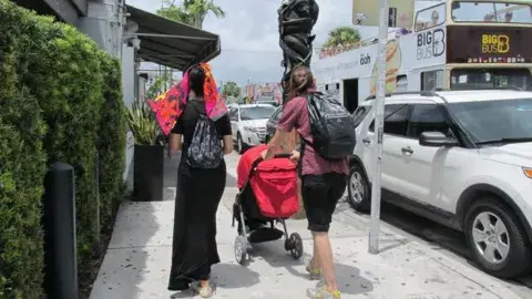 El martes, decenas de turistas conocieron la zona turística de Wynwood, a pesar de que se detectaron 15 casos de zika en los últimos cinco días El martes, decenas de turistas conocieron la zona turística de Wynwood, a pesar de que se detectaron 15 casos de zika en los últimos cinco días