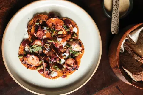 Los platos 100% regionales de Polvo Bar de Vinos. Los platos 100% regionales de Polvo Bar de Vinos.