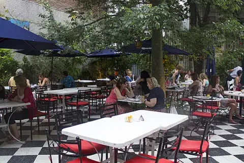 El Museo Evita tiene un patio divino de estilo francés El Museo Evita tiene un patio divino de estilo francés
