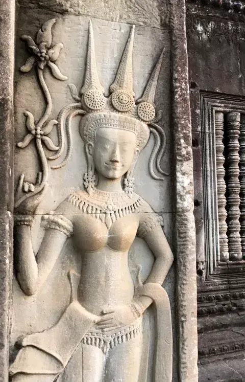 Apsara: espíritu femenino de las nubes y las aguas para las culturas hindú y budista. Apsara: espíritu femenino de las nubes y las aguas para las culturas hindú y budista.