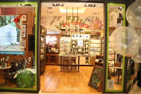 Kiehl´strabaja con el fuerte compromiso de servir a sus clientes pero sin perder de vista su principal objetivo: crear mejores ciudadanos, mejores empresas y mejores comunidades Kiehl´strabaja con el fuerte compromiso de servir a sus clientes pero sin perder de vista su principal objetivo: crear mejores ciudadanos, mejores empresas y mejores comunidades