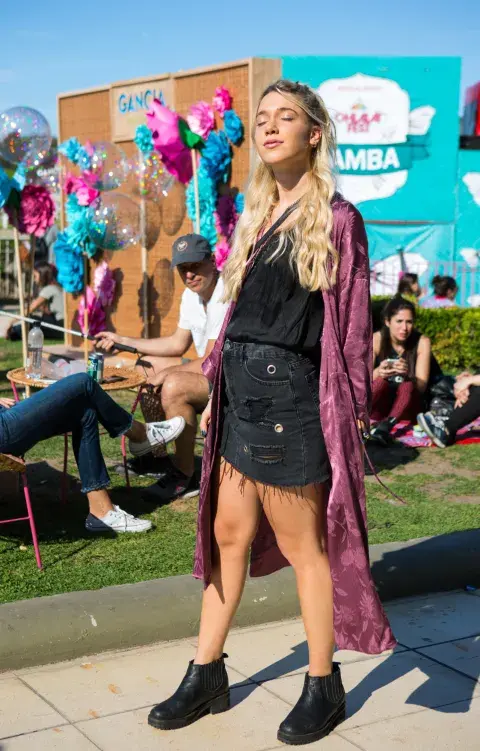 Looks festivaleros: las chicas se vinieron vestidas para la ocasión. Looks festivaleros: las chicas se vinieron vestidas para la ocasión.
