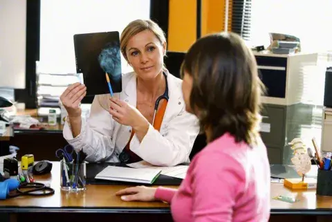 Una consulta médica y una mamografía te ayuda a despejar dudas Una consulta médica y una mamografía te ayuda a despejar dudas