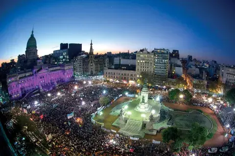 A un año del #NiUnaMenos las mujeres volvimos a marchar con otro reclamo: #VivasNosQueremos. A un año del #NiUnaMenos las mujeres volvimos a marchar con otro reclamo: #VivasNosQueremos.