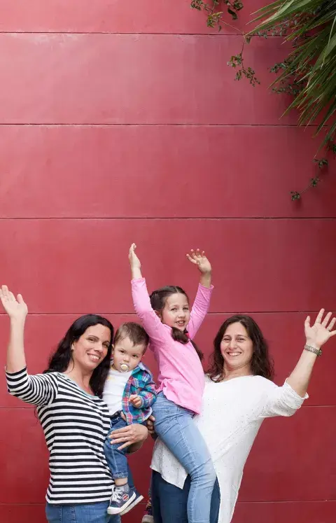 Natalia Zelechowski y Cristina Fernández se casaron en 2010, buscaron formar una familia juntas y hoy son mamás de Francisca y Camilo Natalia Zelechowski y Cristina Fernández se casaron en 2010, buscaron formar una familia juntas y hoy son mamás de Francisca y Camilo