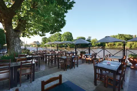 María Luján es el único restaurante que cuenta con vista privilegiada al río Luján. María Luján es el único restaurante que cuenta con vista privilegiada al río Luján.