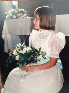 Nótese mi habilidad de dormir en un banquito sin respaldo. Nótese también mi poco agraciado corte de pelo y mis cachetes, que, debo admitir, siguen iguales