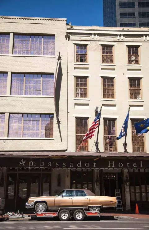 Fachada del ex Ambassador, convertido en el Old No. 77 Hotel Chandlery , nuevo hotel boutique en un edificio de 1854.