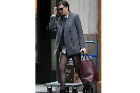 Miranda Kerr prefiere este diseño para el día, en color bordó