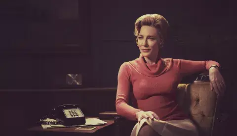 Cate Blanchett como Phyllis Schlafly