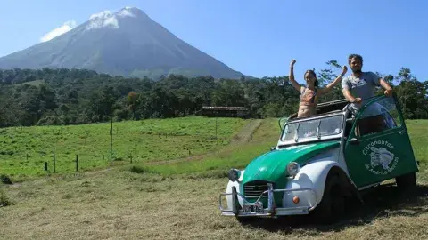 La pareja cordobesa recorrió 16 países de Latinoamerica en un Citroën 3 CV