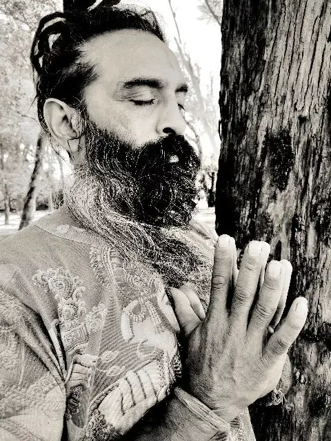 Piyush Patel, Dios está en todos lados, no es una institución. Piyush Patel, Dios está en todos lados, no es una institución.