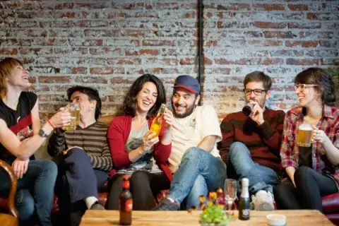 Dentro del menú podés elegir, entre otras cosas, pizza, tapeo y mucha variedad para los vegetarianos Dentro del menú podés elegir, entre otras cosas, pizza, tapeo y mucha variedad para los vegetarianos